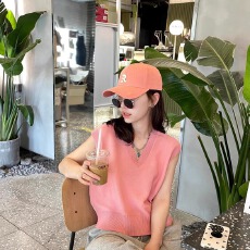 批发粉色针织<b class='q'>马甲</b>女宽松夏季叠穿坎肩外穿短款无袖背心显瘦遮肉上衣