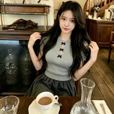 批发韩版圆领蝴蝶结镂空短袖针织衫女夏季设计感小众别致修身T恤上衣