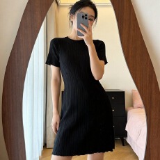 批发今年流行的爆款女装2026夏坑条圆领连衣<b class='q'>裙</b>女设计感小众<b class='q'>修身</b>显瘦<b class='q'>裙</b>