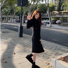 批发小个子连帽连衣裙女2026秋季<b class='q'>中长款</b>打底针织裙内搭外穿卫衣裙子