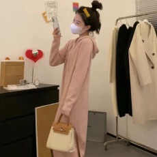 批发纸片人连帽针织连衣裙显瘦2026年秋冬长款宽松韩版<b class='q'>百搭</b>多色毛衣裙