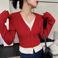 批发红色V领<b class='q'>假两件</b>拼接长袖针织开衫女秋冬修身短款外搭别致甜辣上衣