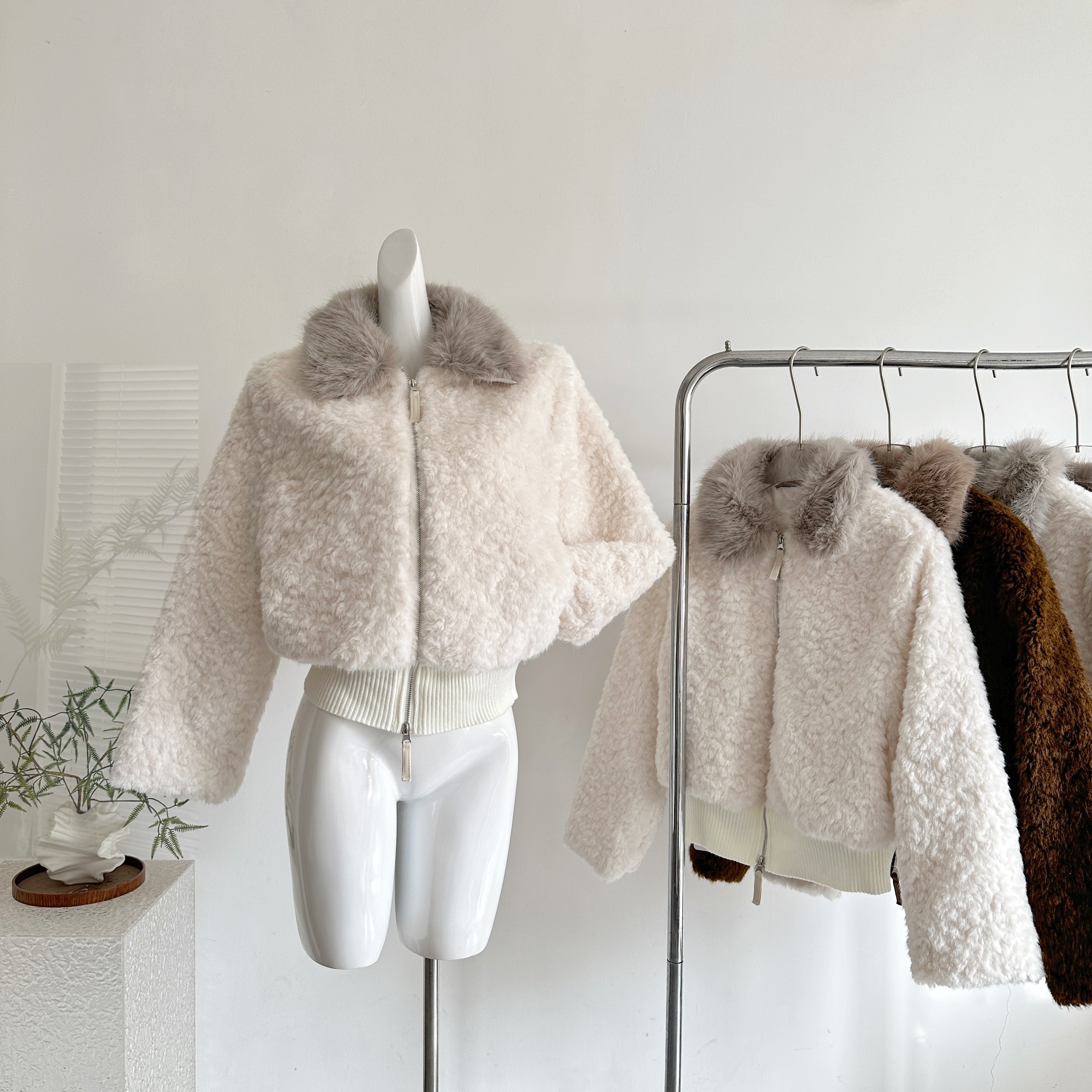 板栗可可10.20/20点'暖冬咩咩'大毛领短款环葆羊羔毛保暖外套女冬