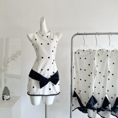 批发画解WAHJU 情绪波点 早春复古甜酷黑白<b class='q'>拼接</b>设计蝴蝶结波点<b class='q'>连衣裙</b>
