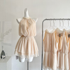 批发红人馆挂脖连衣裙女2026新款<b class='q'>夏</b>季法式海边度假巨好看蕾丝气质裙子