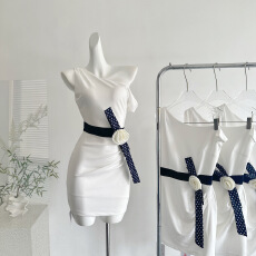 批发画解WAHJU 灵感点缀 早春黑白拼接蝴蝶结斜肩设计千金风a字<b class='q'>连衣裙</b>