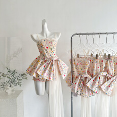 批发【绮梦鸢尾】抱走草莓 纯欲风性感碎花吊带辣妹显瘦时尚套装