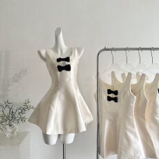 批发迟伞伞26/ss Rosy情愫 赵露思<b class='q'>同款</b> jor*a黑白蝴蝶结无袖<b class='q'>连衣裙</b>