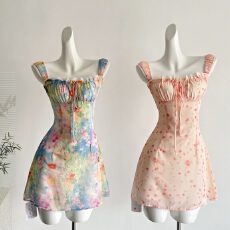 批发项天鹅er 法式吊带连衣裙女2026早<b class='q'>春</b>新款方领印花a字短裙甜美裙子