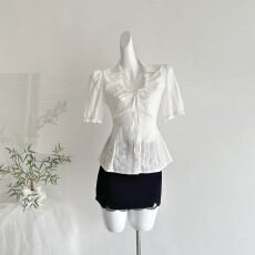 批发Mejiu蜜九甜野梦语纯欲镂空白色蕾丝衬衫女春夏气质绣花上衣半裙