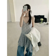 批发韩国<b class='q'>东大门</b>2026夏季格纹不规则下摆吊带<b class='q'>连衣裙</b>