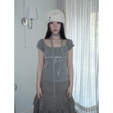 批发ang:project 1/24古早感波点方领泡泡袖压褶蕾丝边<b class='q'>上衣</b> 配围脖