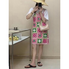 批发韩国<b class='q'>东大门</b>夏2026气质设计感泫雅风拼色格子碎花镂空吊带<b class='q'>连衣裙</b>女