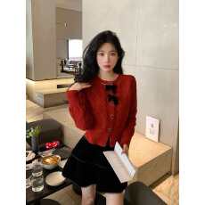 批发高级感小众<b class='q'>一字肩</b>宽松针织衫女春秋季2025新款毛衣慵懒风斜肩<b class='q'>上衣</b>