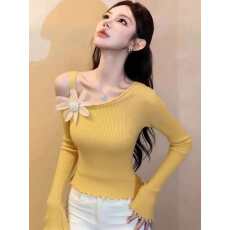 批发秋冬甜辣妹黄色斜肩毛衣针织打底衫女内搭设计感<b class='q'>修身</b>露肩长袖上衣