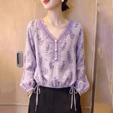批发早秋新款温柔风紫色<b class='q'>碎花</b>蕾丝边V领<b class='q'>衬衫</b>女时尚超好看上衣