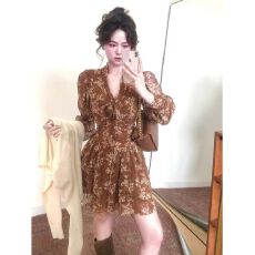 批发法式茶歇气质老钱风<b class='q'>碎花</b>连衣裙女秋季2025新款长袖雪纺收腰<b class='q'>短裙</b>子