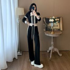 批发休闲运动针织<b class='q'>套装</b>女春秋新款高级感短款翻领开衫<b class='q'>哈伦裤</b>炸街两件套