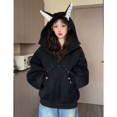 批发美式铆钉杜宾犬耳朵连帽<b class='q'>卫衣</b>女秋季<b class='q'>宽松</b>甜酷风设计感情侣开衫外套