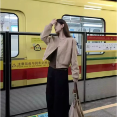 批发350克龙凤呢卡其色秋季小个子<b class='q'>棒球</b>服短外套新款高级感气质夹克