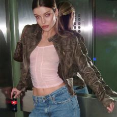 批发美式复古做旧咖啡色短款夹克外套2025春季新款辣妹百搭立领PU皮衣