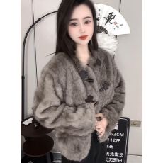 批发2025<b class='q'>秋</b>冬新款洋气牛角扣宽松休闲显瘦圆领皮毛一体加厚保暖短外套