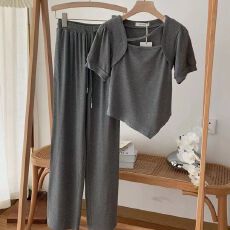 批发网红夏季短袖<b class='q'>套装</b>女2026新款洋气上衣设计感小众阔腿裤两件套