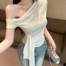 批发2*2人棉  字母烫钻绑带斜肩短袖T恤女夏季辣妹修身<b class='q'>打底衫</b>短款上衣