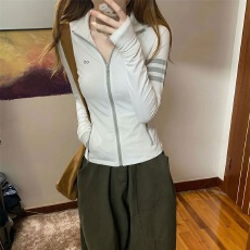 批发运动风修身防晒衣女2026夏季新款防紫外线轻薄透气短款防晒服外套