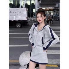 批发纯棉华棉复合牛奶丝 减龄撞色连帽<b class='q'>卫衣</b>+高腰短裙休闲两件套女