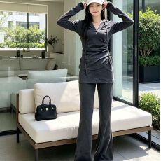 批发深灰色长袖修身连帽T恤上衣女冬季穿搭套装休闲微喇叭长<b class='q'>裤</b>两件套