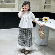 批发女童夏装韩版时髦套装2025新款女大童镂空短袖T恤儿童宽松格子裤