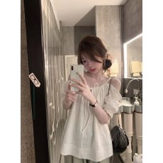 批发设计感一字肩露肩小衫2026年新款女夏季<b class='q'>宽松</b>显瘦百搭吊带外穿上衣