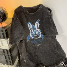 批发220克精梳纯棉洗水黑落肩宽松版型后包边短袖T恤印花款