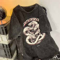 批发220克精梳纯棉洗水黑落肩宽松版型后包边短袖T恤印花款