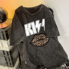 批发220克精梳纯棉洗水黑落肩宽松版型后包边短袖T恤印花款