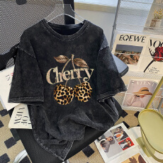 批发220克精梳纯棉洗水黑落肩宽松版型后包边短袖T恤印花款