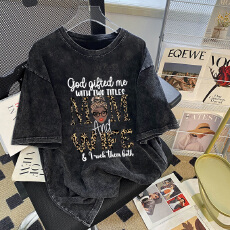 批发220克精梳纯棉洗水黑落肩宽松版型后包边短袖T恤印花款