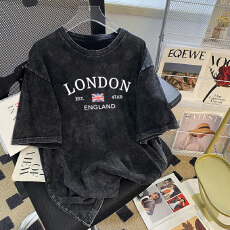 批发220克精梳纯棉洗水黑落肩宽松版型后包边短袖T恤印花款