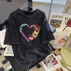 批发220克精梳纯棉洗水黑落肩宽松版型后包边短袖T恤印花款