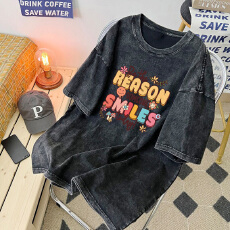 批发220克精梳纯棉洗水黑落肩宽松版型后包边短袖T恤印花款