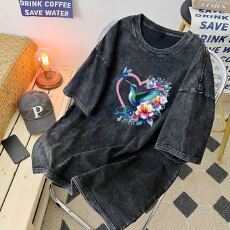 批发220克精梳纯棉洗水黑落肩宽松版型后包边短袖T恤印花款