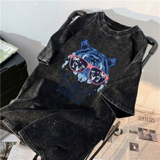 批发220克精梳纯棉洗水黑落肩宽松版型后包边短袖T恤印花款