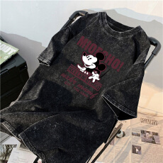 批发220克精梳纯棉洗水黑落肩宽松版型后包边短袖T恤印花款