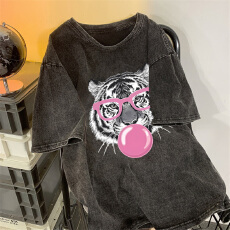 批发220克精梳纯棉洗水黑落肩宽松版型后包边短袖T恤印花款