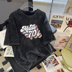 批发220克精梳纯棉洗水黑落肩宽松版型后包边短袖T恤印花款