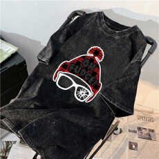 批发220克精梳纯棉洗水黑落肩宽松版型后包边短袖T恤印花款