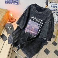 批发220克精梳纯棉洗水黑落肩宽松版型后包边短袖<b class='q'>T</b><b class='q'>恤</b>印花款