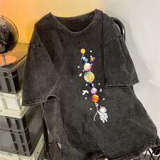 批发220克精梳纯棉洗水黑落肩宽松版型后包边<b class='q'>短袖</b>T恤印花款