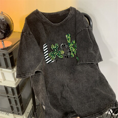 批发220克精梳纯棉洗水黑落肩宽松版型后包边<b class='q'>短袖</b>T恤印花款